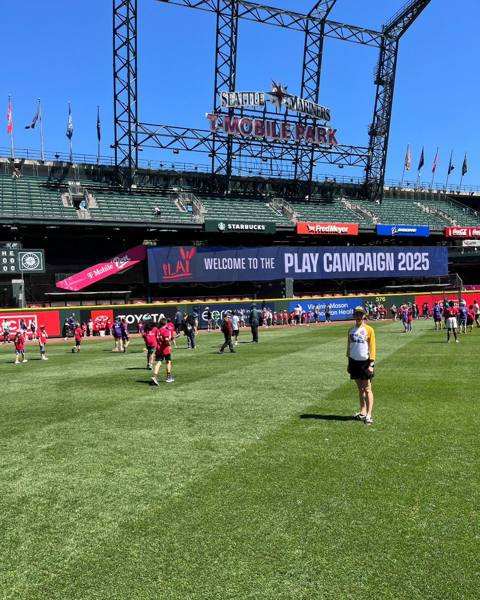 SongforCharlie's tweet image. More than 100 kids, ages 6–16, took the field at @TMobilePark for an unforgettable day with @Mariners players and athletic trainers as part of @PBATS Play—a Major League Baseball initiative to promote healthy, active lifestyles for youth across the country. ⚾️

@SongforCharlie…