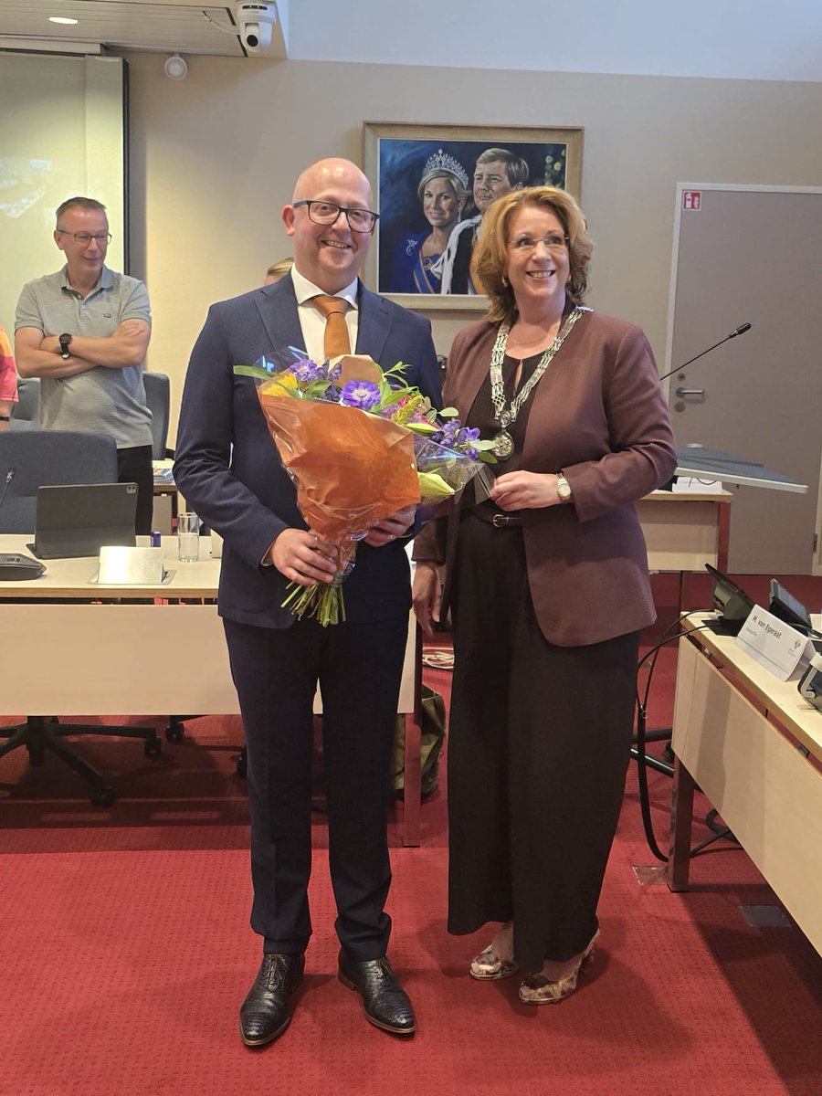 Het College is weer compleet! Frans Nederstigt is zojuist unaniem geïnstalleerd als nieuwe wethouder namens Trilokaal. Wij wensen Frans heel veel succes, wijsheid en daadkracht toe.