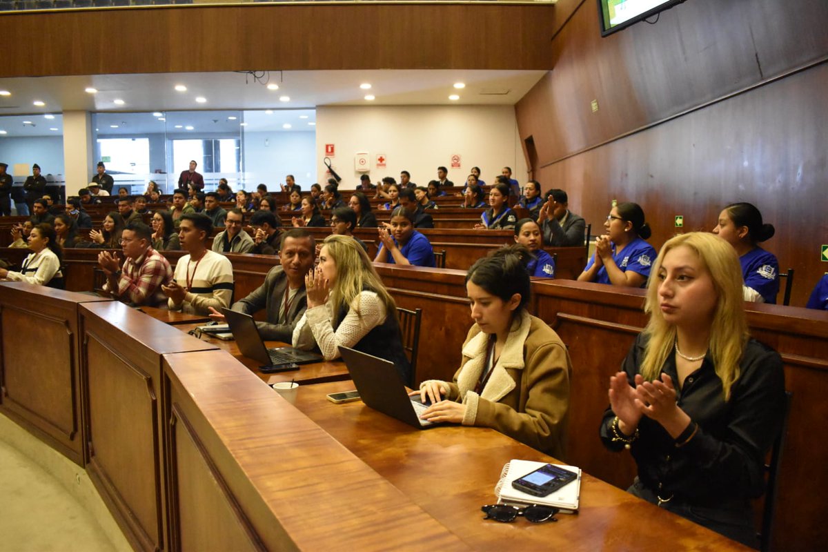 <a href="/mishelmanchenok/">Mishel Mancheno</a> <a href="/AsambleaEcuador/">Asamblea Nacional</a> <a href="/UNIRuniversidad/">Universidad Internacional de La Rioja (UNIR)</a> <a href="/HerreraGomez66/">Manuel Herrera Gomez</a> Como parte del evento, se llevó a cabo la charla magistral "Tendencias Político Sociales en el Siglo XXI, a cargo del Dr. <a href="/HerreraGomez66/">Manuel Herrera Gomez</a>, director académico de Relaciones Internacionales de <a href="/UNIRuniversidad/">Universidad Internacional de La Rioja (UNIR)</a>, quien apuntó:

Entre los términos para una nueva época están: