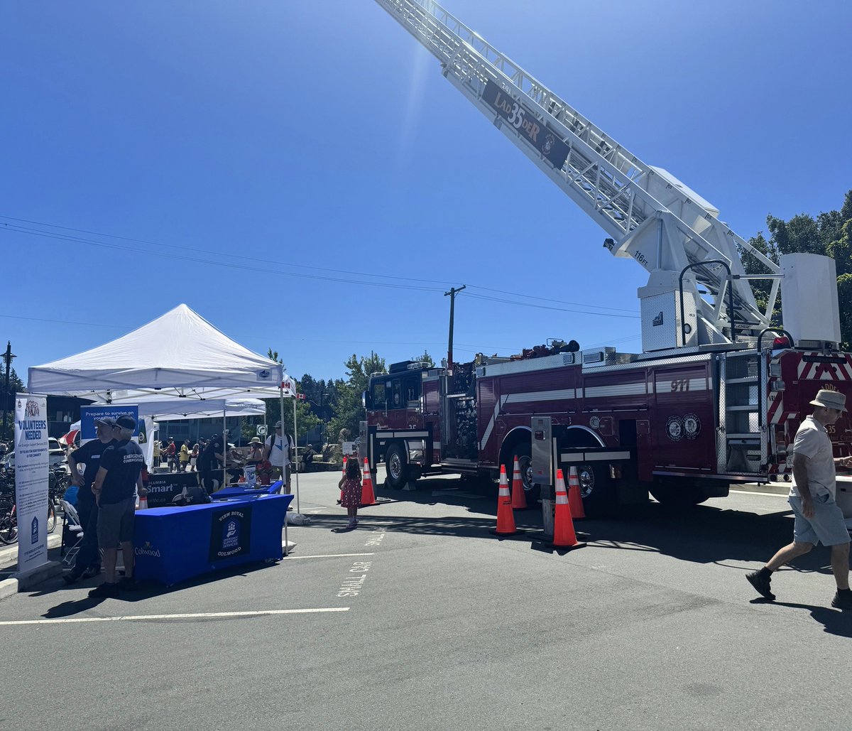 Thanks everyone for attending the View Royal Canada Day Celebration! 

Thanks to our new recruits for providing tours of our ladder truck and to our ESS, Emergency Radio and FireSmart Programs for the helpful tips at their information booths.