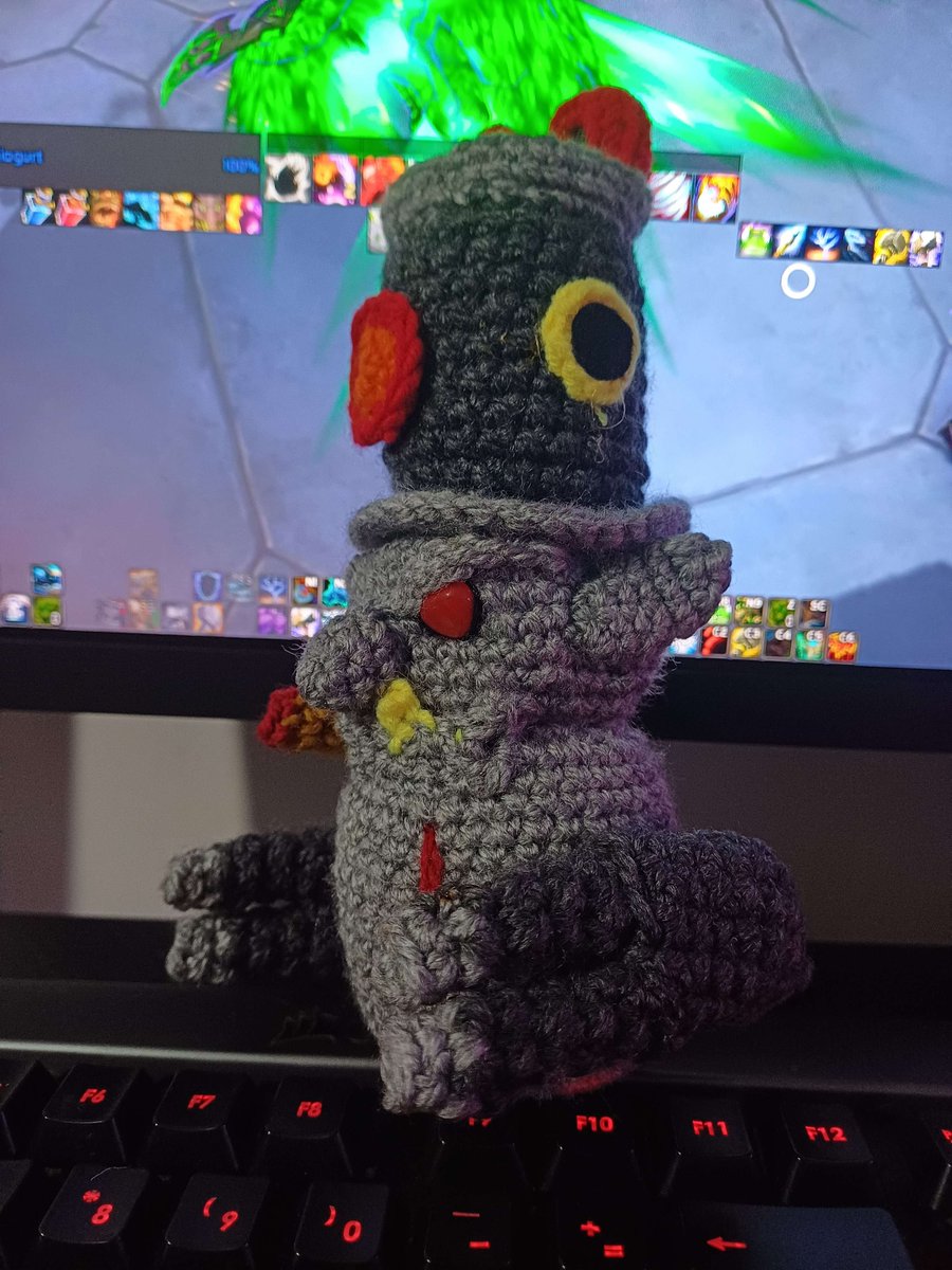 CrimsonGio's tweet image. Montura de Gallywix en el juego y en la vida real!! Gracias @SweetsSuggus por el detalle &amp;lt;3