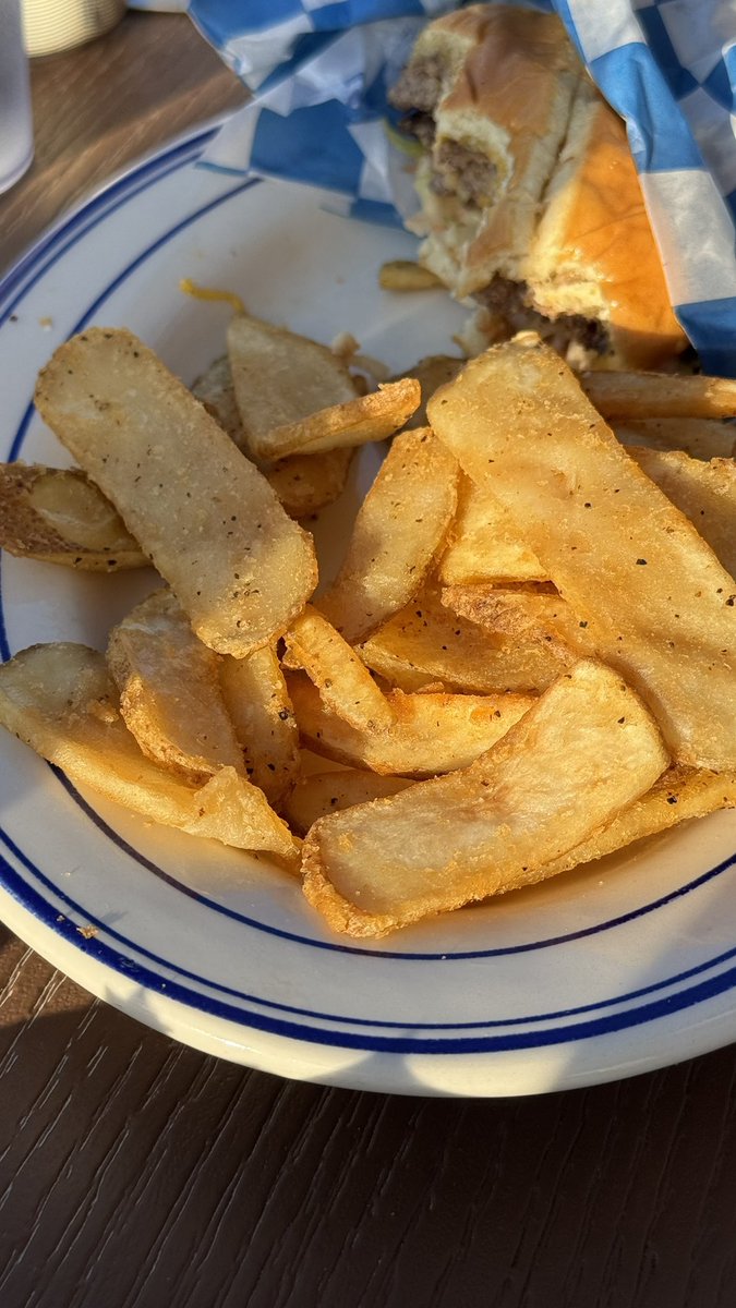 liverlu9's tweet photo. New fry shape unlocked? https://t.co/339scmWBLM