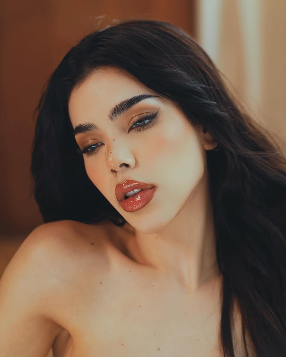 KeniaMxAct's tweet photo. Spotify Update — ‘‘@KeniaOS 2025’’

#1. EX EX EX — 6,581,783 (+95,778)
#2. Bate — 7,119,737 (+69,195)
#3. Una Nada Más — 14,774,878 (+61,307)
#4. En 4 — 11,545,837 (+45,797) https://t.co/DYH3XUJv9G