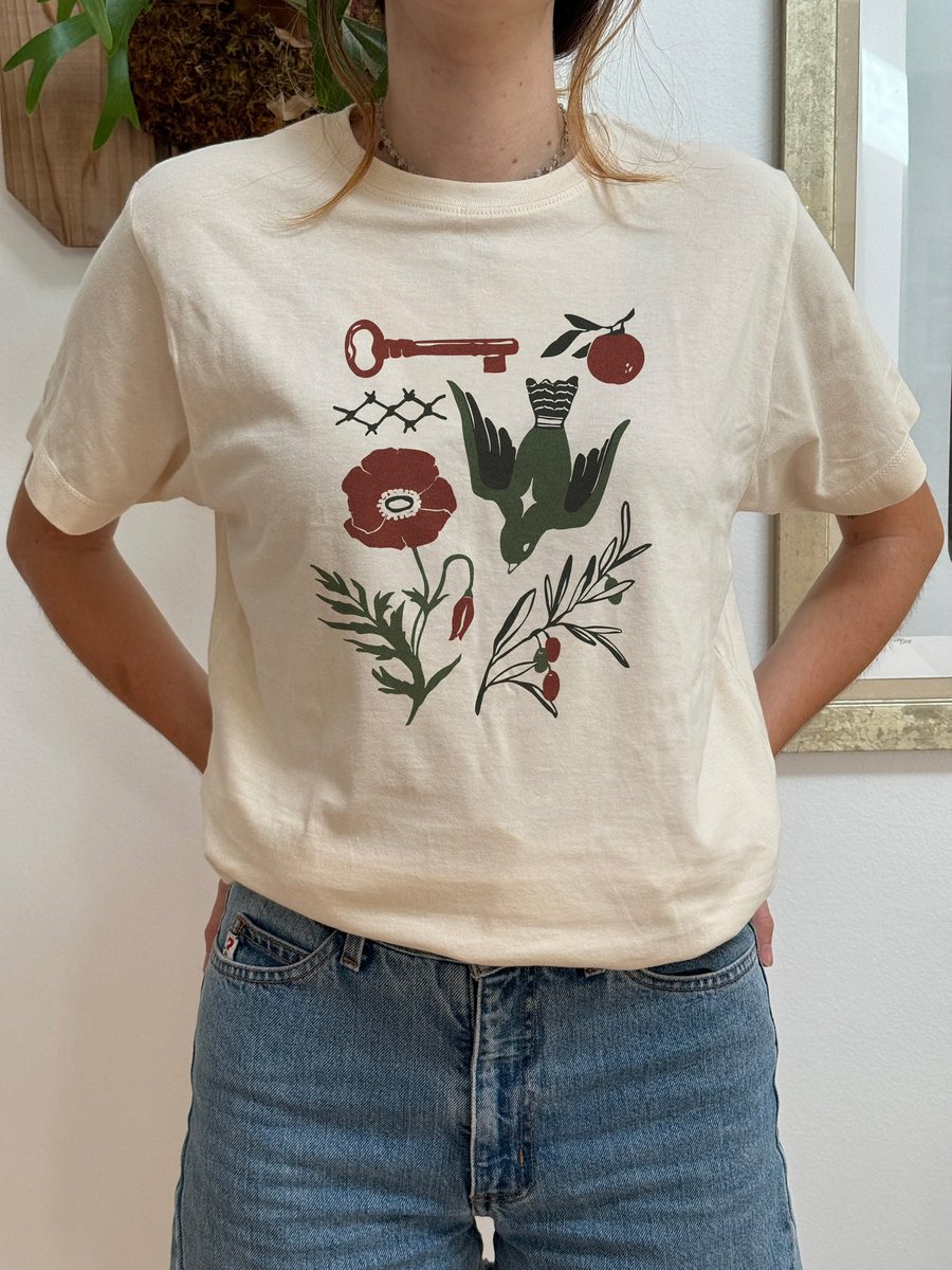 sophithil's tweet image. hiii i've created a t-shirt and tote bag where all the proceeds go to Palestine Children's Relief Fund (PCRF). If you're able to support, that mean the world :,)
the link is below
everpress.com/for-palestine-…