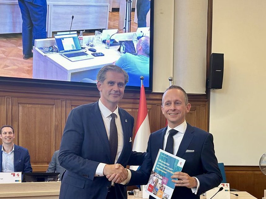 Vanavond was ik te gast in de gemeenteraad van Vlaardingen <a href="/VolgVlaardingen/">volgvlaardingen</a> om de profielschets voor een nieuwe burgemeester in ontvangst te nemen en te bespreken. Vlaardingen zoekt een uitzonderlijke burgemeester, een zeer ervaren bestuurder die goed bij het DNA van de stad