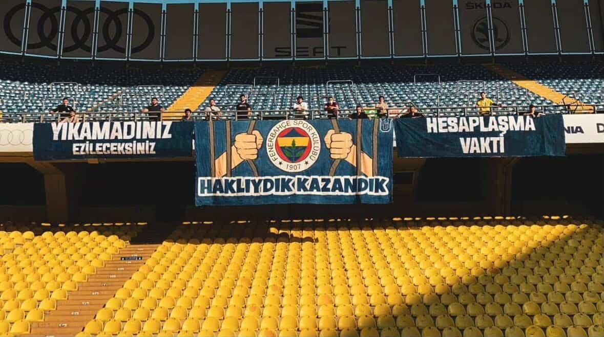 YIKAMADINIZ            HAKLIYDIK           HESAPLAŞMA
EZİLECEKSİNİZ           KAZANDIK                  VAKTİ

#PankartlarınFenerbahçeTarihi