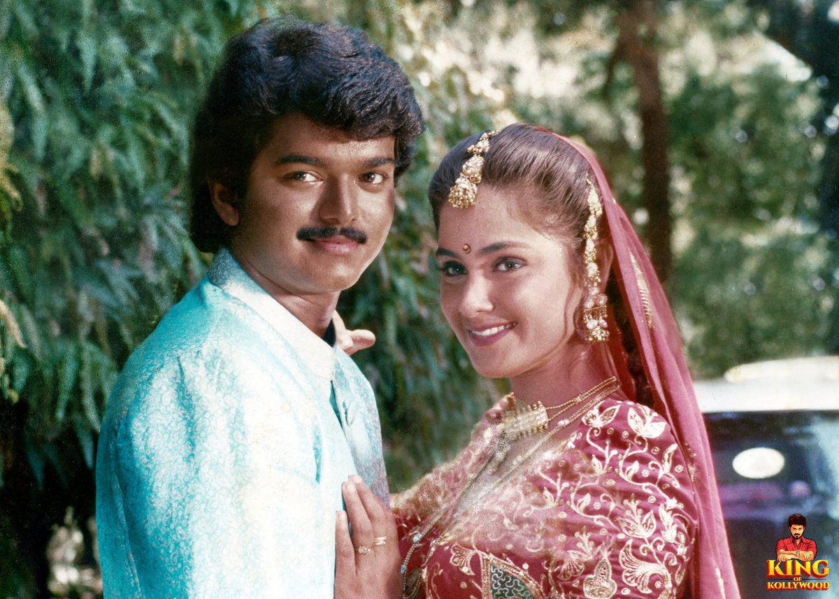 kingofkwood's tweet image. #28YearsOfOnceMore - #OnceMore 💖

#SivajiGanesan #SarojaDevi #Vijay #Simran 

UHD / HD Posters Stills 
More At: Kingofkollywood.com 

@actorvijay @SimranbaggaOffc
#28YearsOfSimran (in Tamil) #28YearsOfSimraninTamil