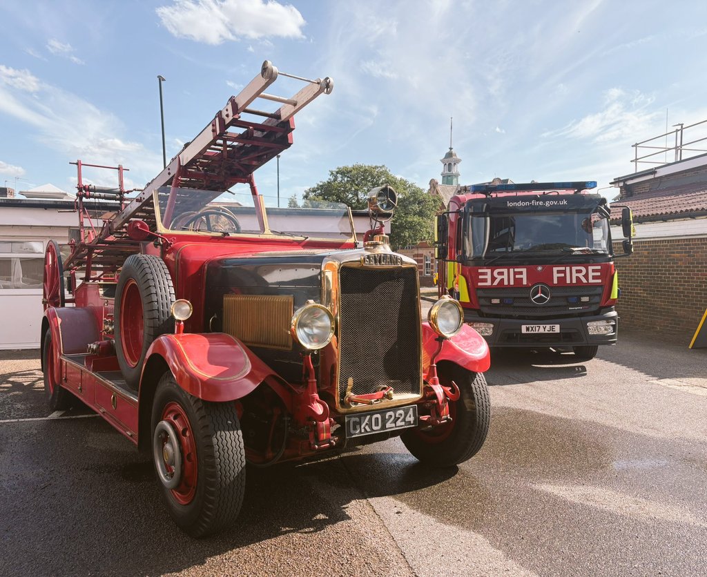 Then and now at Erith for <a href="/bexleyfire/">LFB Bexley</a> pass out this week 🚒