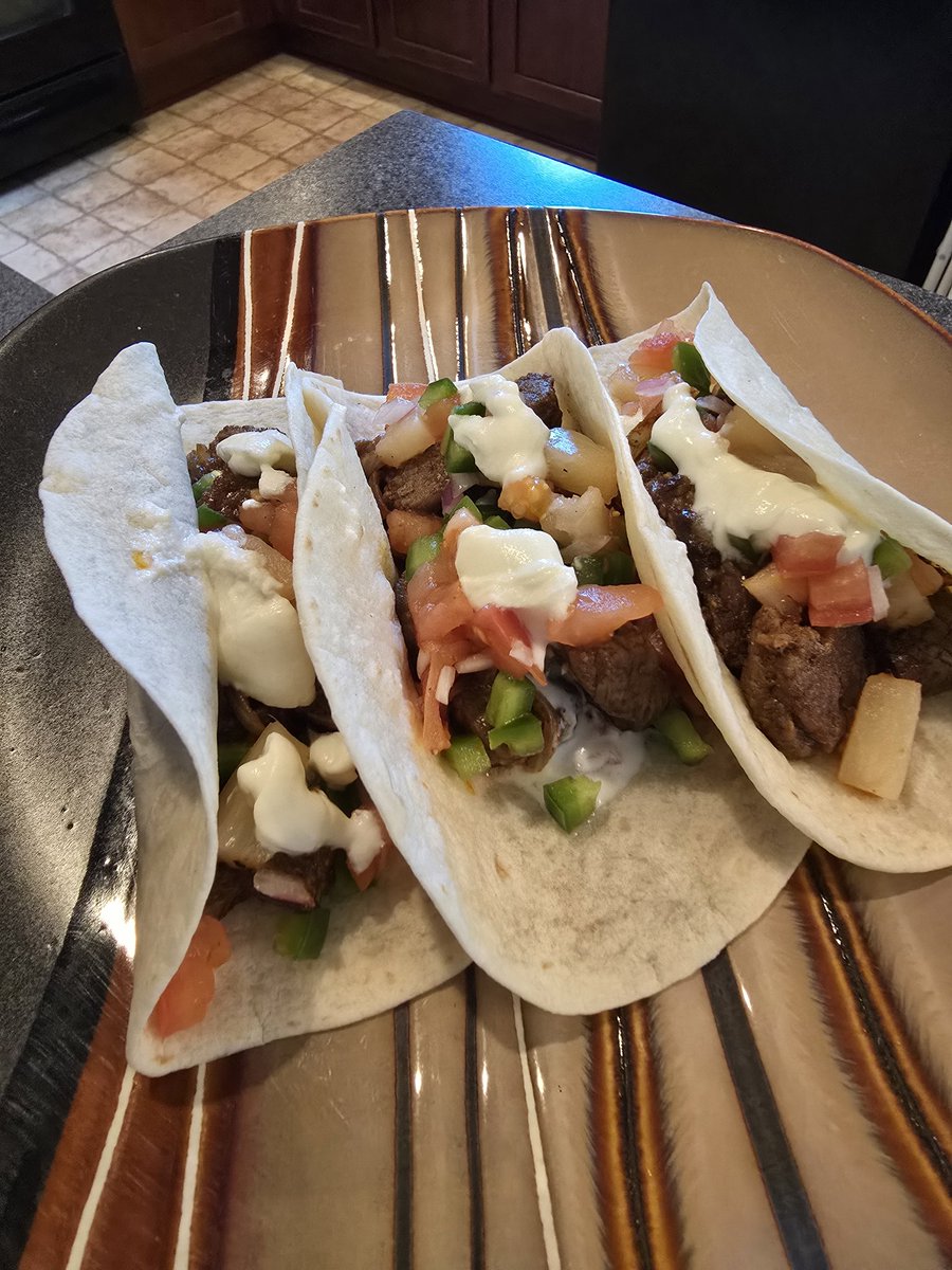 Mello_Ichimaru's tweet photo. Today's Hello Fresh dish is One-Pan Steak Tacos with Pineapple Salsa plus Red Onion, Jalapeรฑo & Sour Cream #hellofresh #hellofreshpics https://t.co/yugsoDtwe6