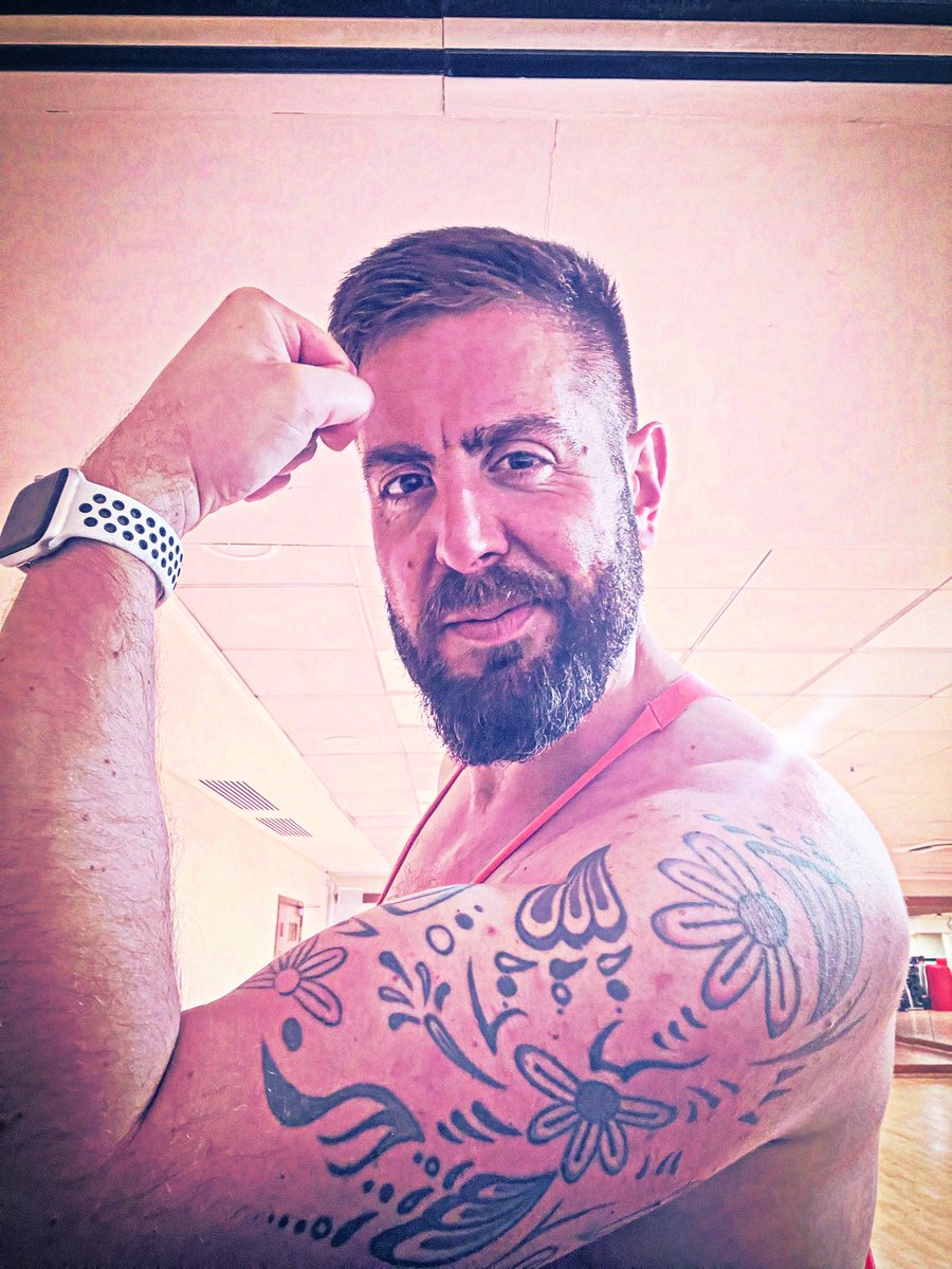 Entering my ‘Daddy Era’ 😂💅🏼
Another day, another slay sorry I mean #PTSession

#LunchtimeWorkOut #GymLife #PrideInLondon #PridePreparation #Pumped 💪🏼🍑