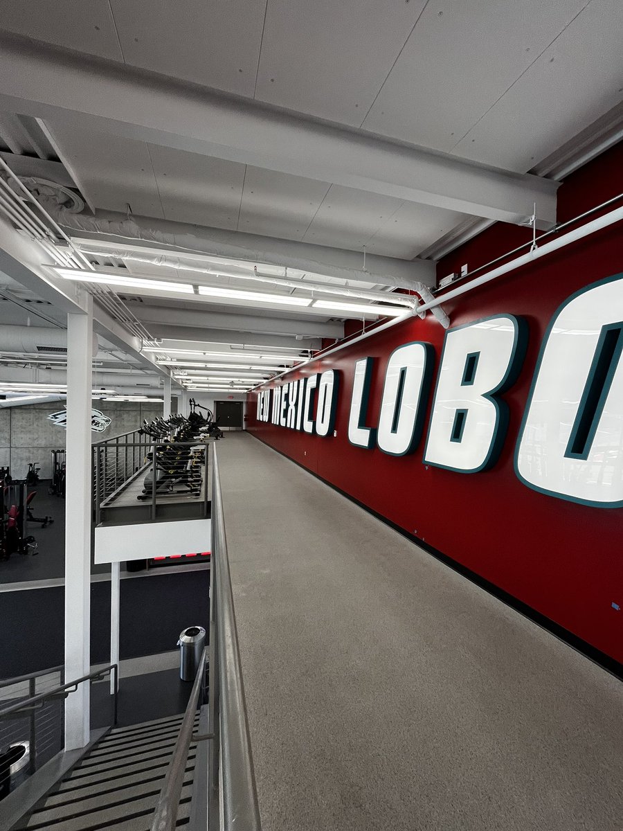 WysongEvan's tweet image. 2 months post surgery! Getting ready to start running again 🫣 #unm #lobos #NewMexico