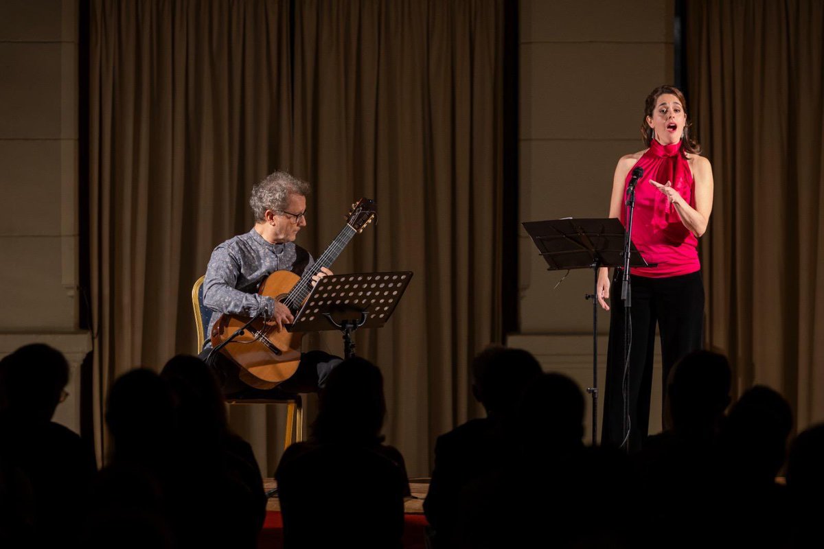 El próximo 15 de julio tendré el privilegio de formar parte del Granada Guitar Festival. Ofreceré, junto al guitarrista Ruiz del Puerto, una velada íntima que nos llevará por caminos de delicadeza y emoción, con la música de Joaquín Rodrigo, Luis Blanes y Lorenzo Palomo.