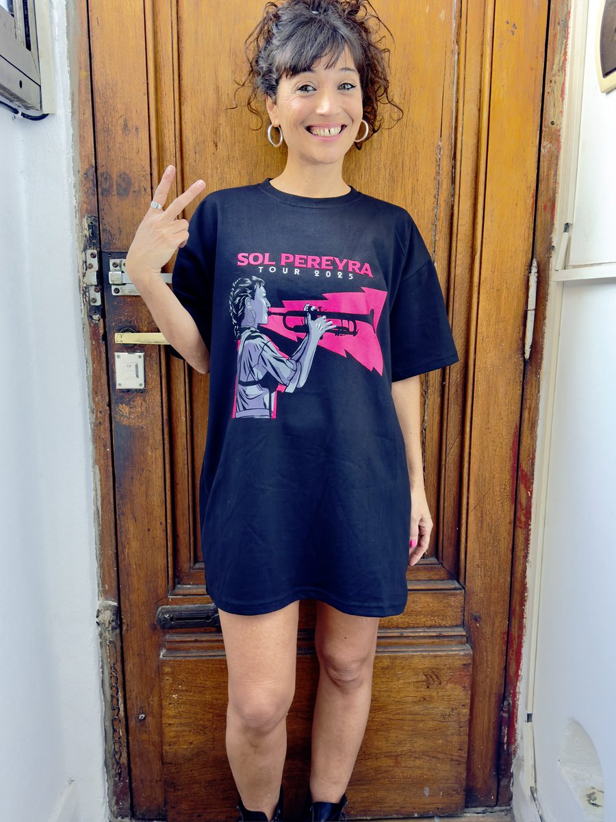 Merch ✔️ para el tour 2025 y una pa mi porque me encantó como quedaron 🎺💕