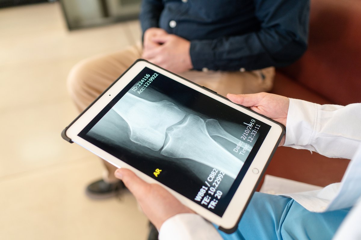 A new large language model called “RadGPT” can help patients understand their radiology reports. Learn how a team of Stanford researchers developed the model:  hai.stanford.edu/news/new-large…