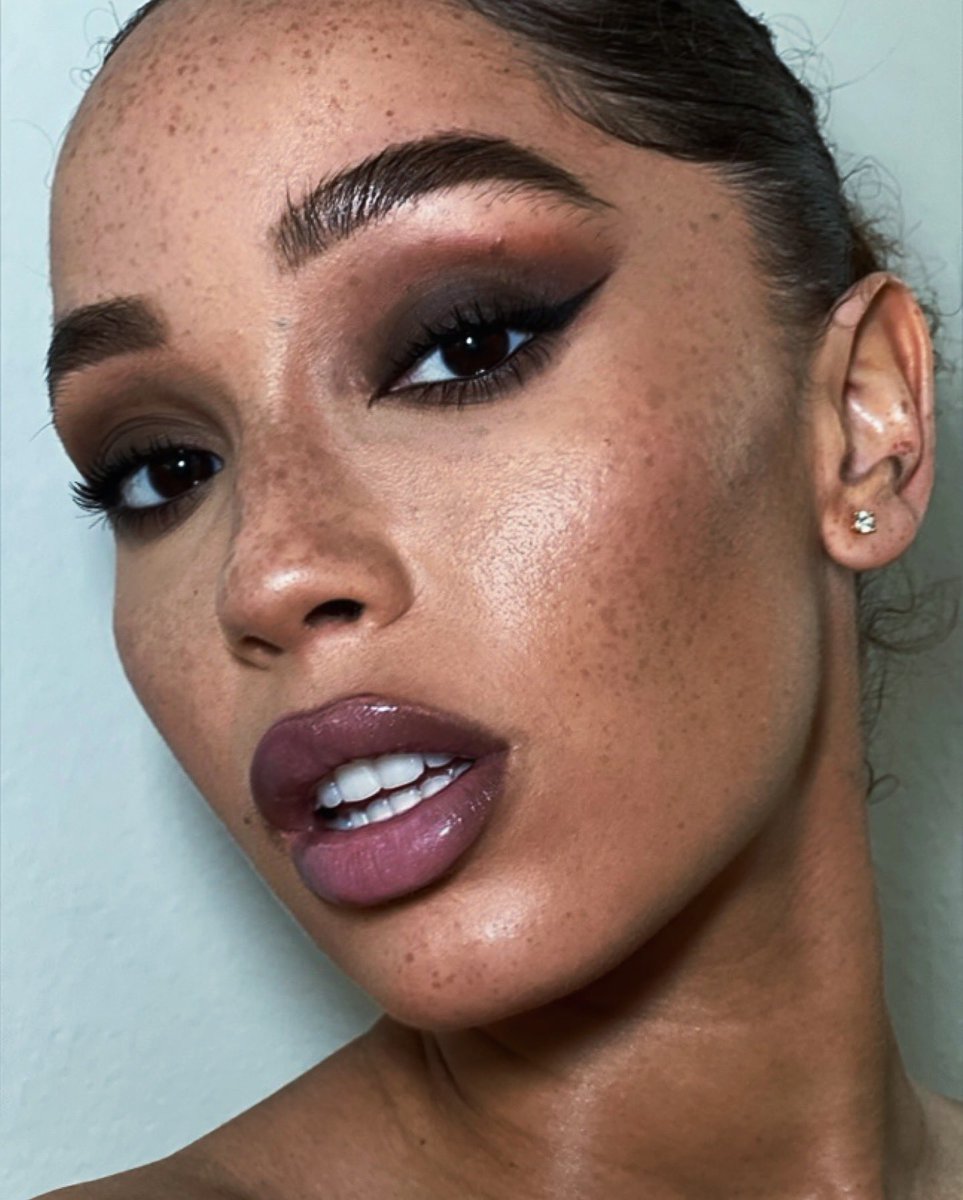 hair pulled back, eyes smoked out 🌪️