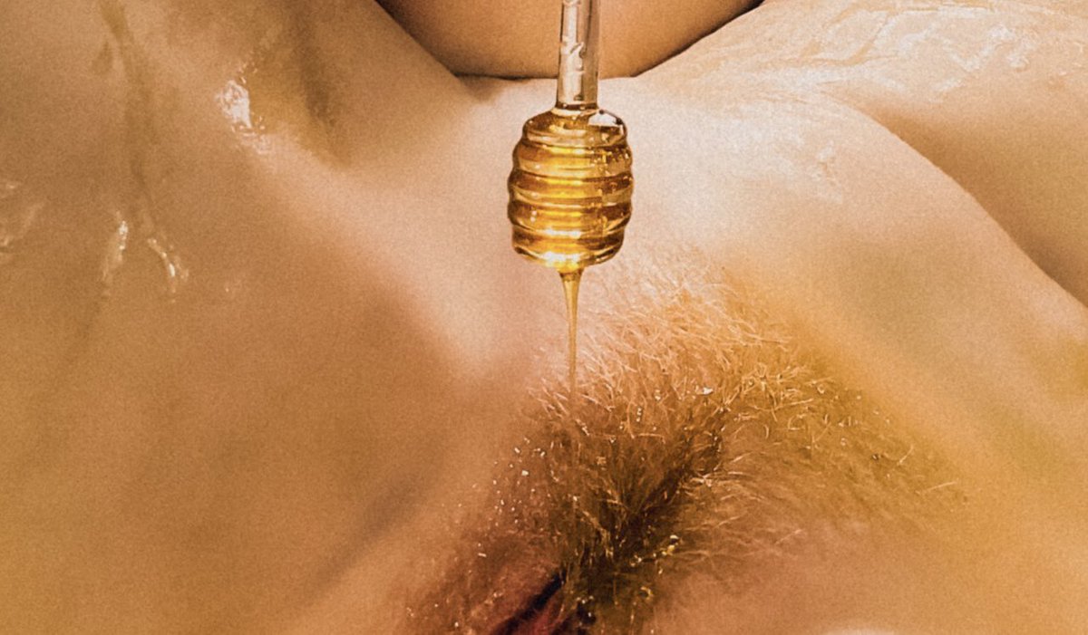 Throwback to May 2023. Honeydew. I really enjoyed doing this shoot. 
*Part 3*