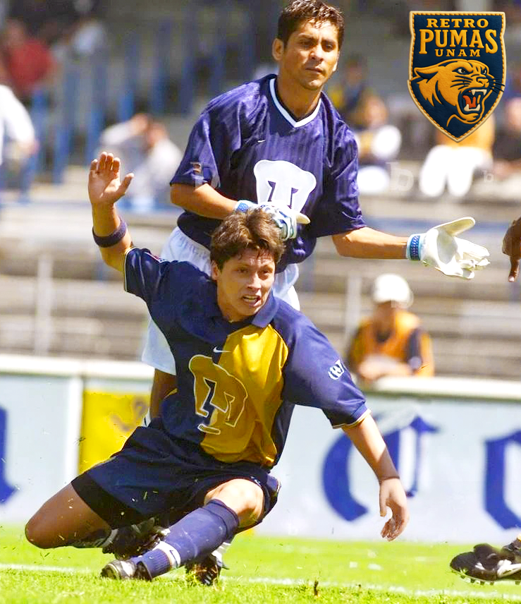 ¿Qué les pareció este uniforme bicolor de Nike?
En la #FotoRetro del torneo de Invierno 2001 el portero Jorge Campos y el defensa Christian Ramírez.