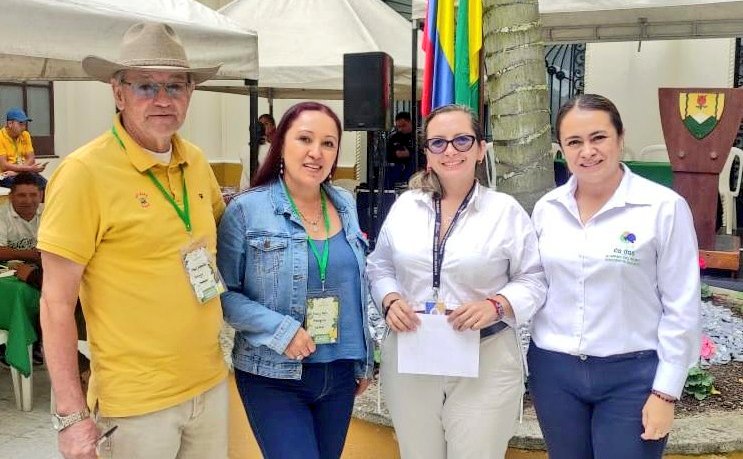 UsolidariaCo's tweet photo. #Caldas l Acompañamos la Rueda de Negocios de la Estrategia de Alianzas Productivas de la @GobCaldas, para fortalecer el trabajo asociativo y solidario que impulsa el desarrollo rural y el bienestar de nuestras comunidades.
#SomosPoderSolidario https://t.co/M1UUx1BbkW