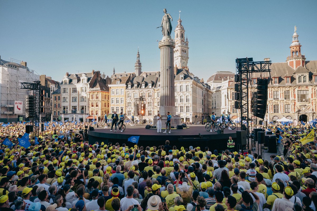 Cette présentation à Lille était incroyable ! Merci les Lillois 😍💛

What a team presentation tonight in Lille 😍💛

#DECATHLONAG2RLAMONDIALETEAM <a href="/LeTour/">Tour de France™</a> 
©️ Pauline Ballet