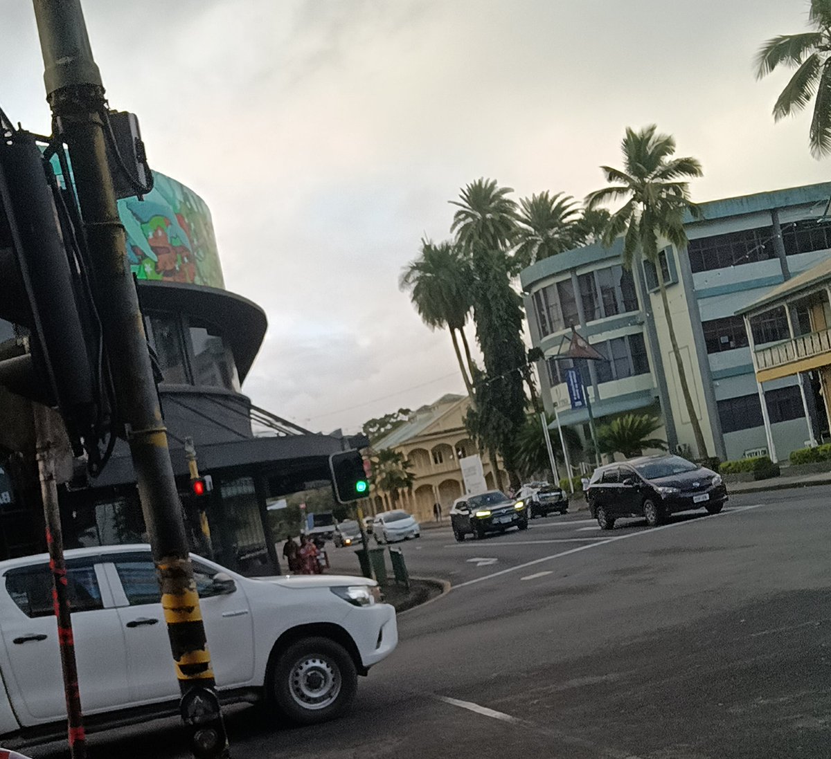 GT 257. This morning 🌄. Green man appears, still trying to proceed to turn right. Infront of O'riellys. Do you expect people to climb over your vehicle? You're parked on the crossing lane....What's wrong?
<a href="/FijiGovernment/">Fiji Government</a>