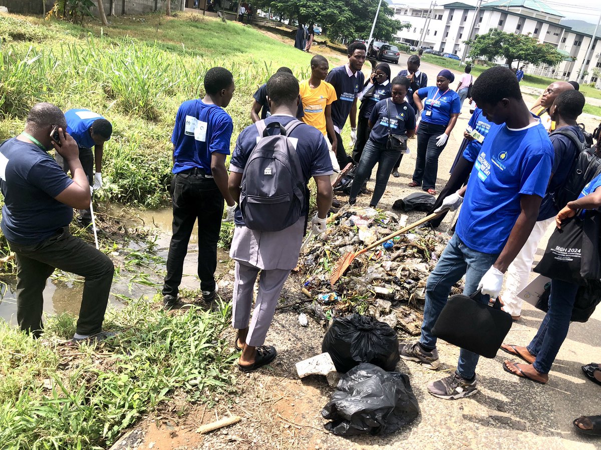 Two weeks into my stay in 🇳🇬 I heard some corporate lobbyists say a ban on single use plastics would somehow be a « tax on seeds, not on fruits ». Excuse me? Fortunately, there’s a strong alliance that wants to ban these poisonous fruits once and for all #IntlPlasticBagFreeDay