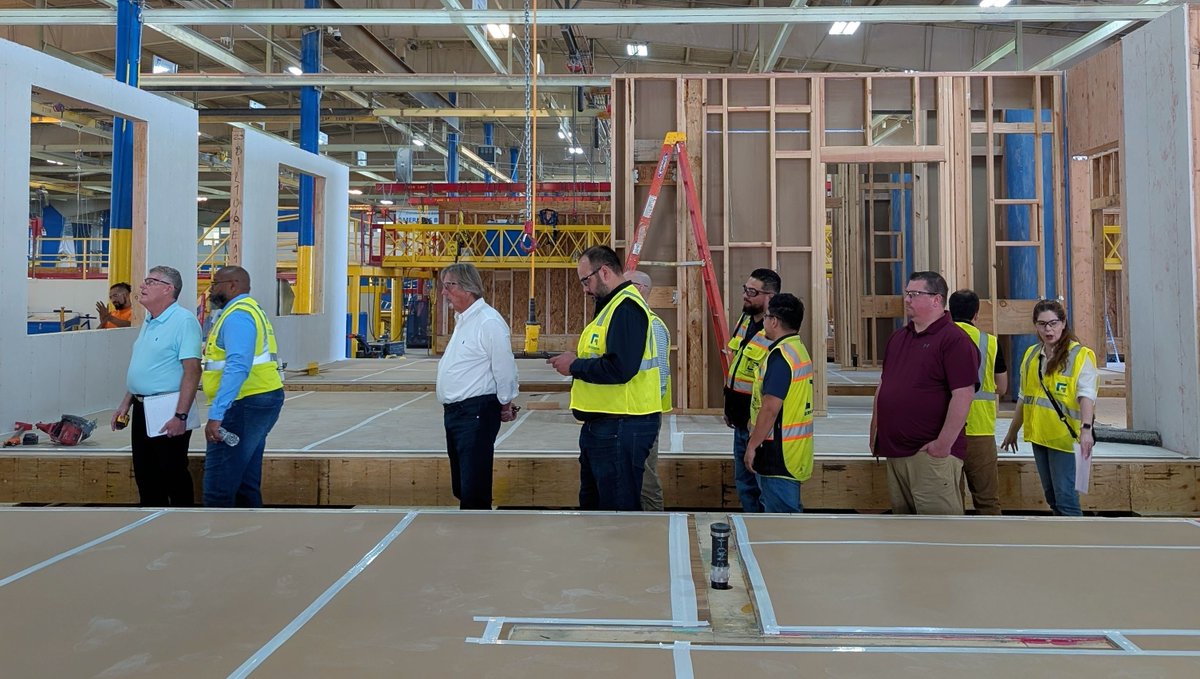 GuerdonModular's tweet image. Honored to host @IamKeithCurry at our factory for a tour of their 250-bed @compton_college student housing project. Funded by SB169, this modular build will provide safe, inclusive housing for students facing homelessness and housing insecurity.
@BernardsBrosInc #StudentHousing