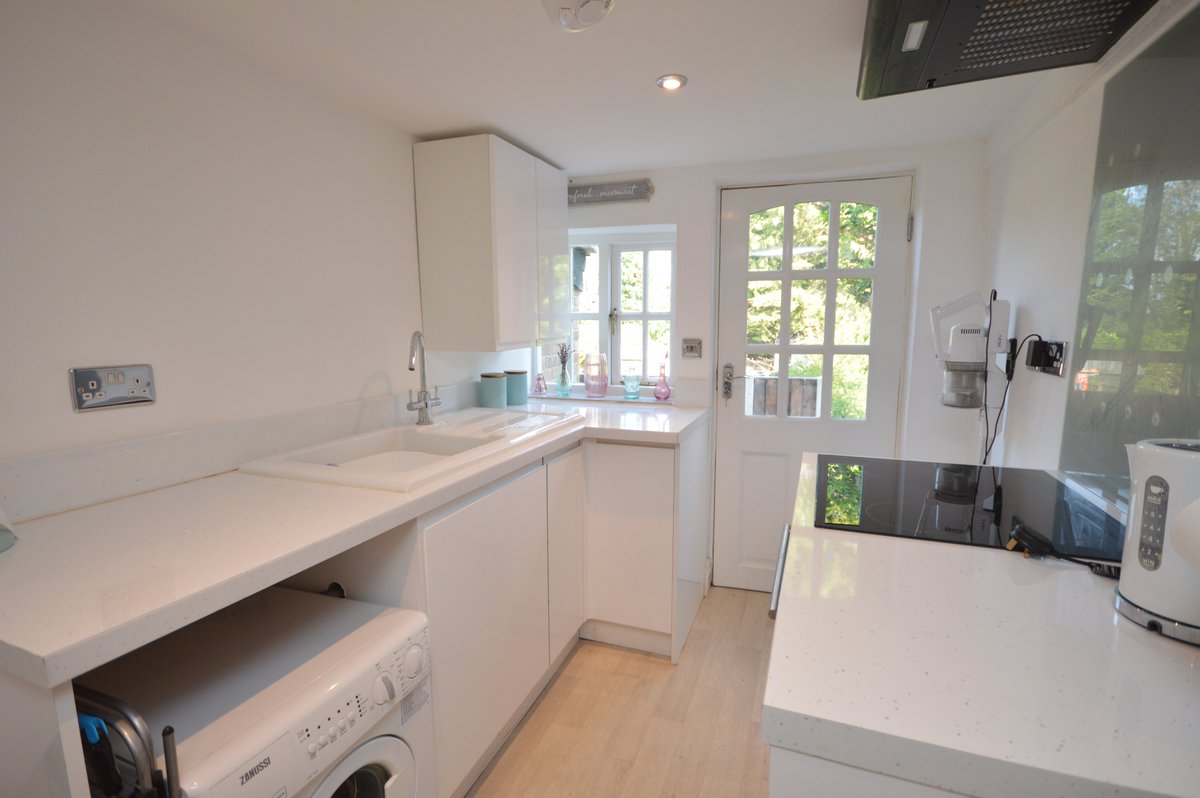 TO LET
📍Wangford

A gorgeous character cottage located in the popular village of Wangford, just a short drive from the coast at Southwold.

🏡Two Bedrooms
🏡Upstairs Shower Room
🏡Cosy Sitting Room
🏡Pet Considered

Price: £875 per calendar month

flickandson.co.uk/property/p-341…