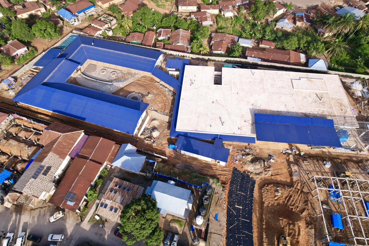 mohs_sl's tweet image. The @GovSL #MoH @DembyAustin & @pihsierraleone on the verge of making history in #SierraLeone with the most exciting news of a maternal center of excellence near completion in #Kono. When ready, this facility will guarantee high quality care for mothers in S/L & the subregion.