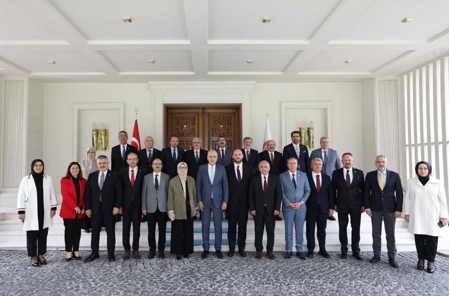 Osman Mesten (@osmanmesten16) on Twitter photo Meclis Başkanımız Sayın <a href="/NumanKurtulmus/">Numan Kurtulmuş</a> ’un ev sahipliğinde;
Marmara Bölgesi milletvekillerimiz ile,
bölgemizin konularını ele aldığımız istişare ve değerlendirme toplantısında bir araya geldik. Meclis Başkanımız Sayın <a href="/NumanKurtulmus/">Numan Kurtulmuş</a> ’un ev sahipliğinde;
Marmara Bölgesi milletvekillerimiz ile,
bölgemizin konularını ele aldığımız istişare ve değerlendirme toplantısında bir araya geldik.
