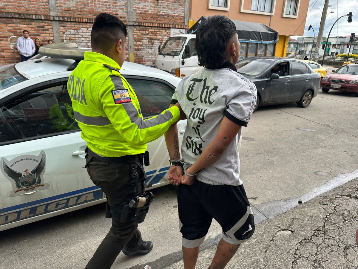 #GuardiaCiudadana informa:

Hoy, alrededor de las 12h30, gracias a una denuncia ciudadana, se intervino a tres individuos que habrían asaltado a un adolescente en la Av. Ricardo Durán y Av. De Las Américas.

#OrdenControlSeguridad #Propuesta080