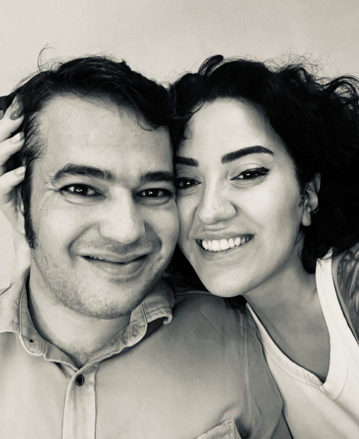 ekrem_imamoglu's tweet photo. Ramazan Gülten benim yol arkadaşım. Görevi süresince İstanbul'un en kıymetli yerlerine çökenlerle mücadele etti, işgalleri kaldırıp kamusal alanları İstanbul'a kazandırdı. Kanal İstanbul adı altında yapılan rant ve talan projelerine karşı İstanbul'u korudu. Tehditler aldı, saldırıya uğradı ama hiç vazgeçmedi.  Bu yüzden şu an cezaevinde. Kursağından bir lokma haram geçmeyen bu onurlu arkadaşıma şimdi başka bir zulüm yapılıyor. Hakkında herhangi bir ciddi suçlama olmadan cezaevinde tutulan, ısrarla tutuklu yargılanan Ramazan yeni evlenmişti ve eşi Pınar Çalışkan bebek bekliyordu. Bebekleri yakında dünyaya gelecek ve Ramazan defalarca Bakanlığa başvurarak çocuğunun dünyaya gelmesine şahit olmak istediğini ve gerekli izinlerin verilmesini talep etti. Gelen yanıt hep olumsuz. Buradan ailelere, eşlere, çocuklara hatta dünyaya gelmemiş bir bebeğe ve annesine bu zulmü reva görenlere sesleniyorum; bu çocukların, bu annelerin ahını almayın. Ramazan'a izin verin, bebeğinin dünyaya gelişine şahitlik etsin. Bu kötülüğe de imza atmayın.