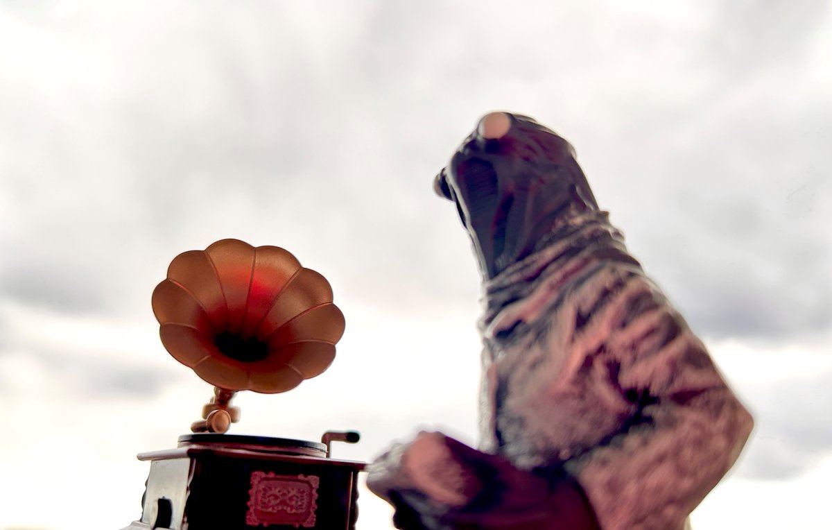 ｢…だが
出逢ってしまった……音楽に｣

#セミ人間 オトノホシBOX
発売中！

ウルトラ怪獣シリーズ
『セミ人間 オトノホシver.』
＆コミックス #ウルトラマンブレーザー
の限定版セット！数量限定！

ご購入は小学館公式通販
｢LIFETUNES MALL｣へ
lifetunes-mall.jp/shop/pages/sem…