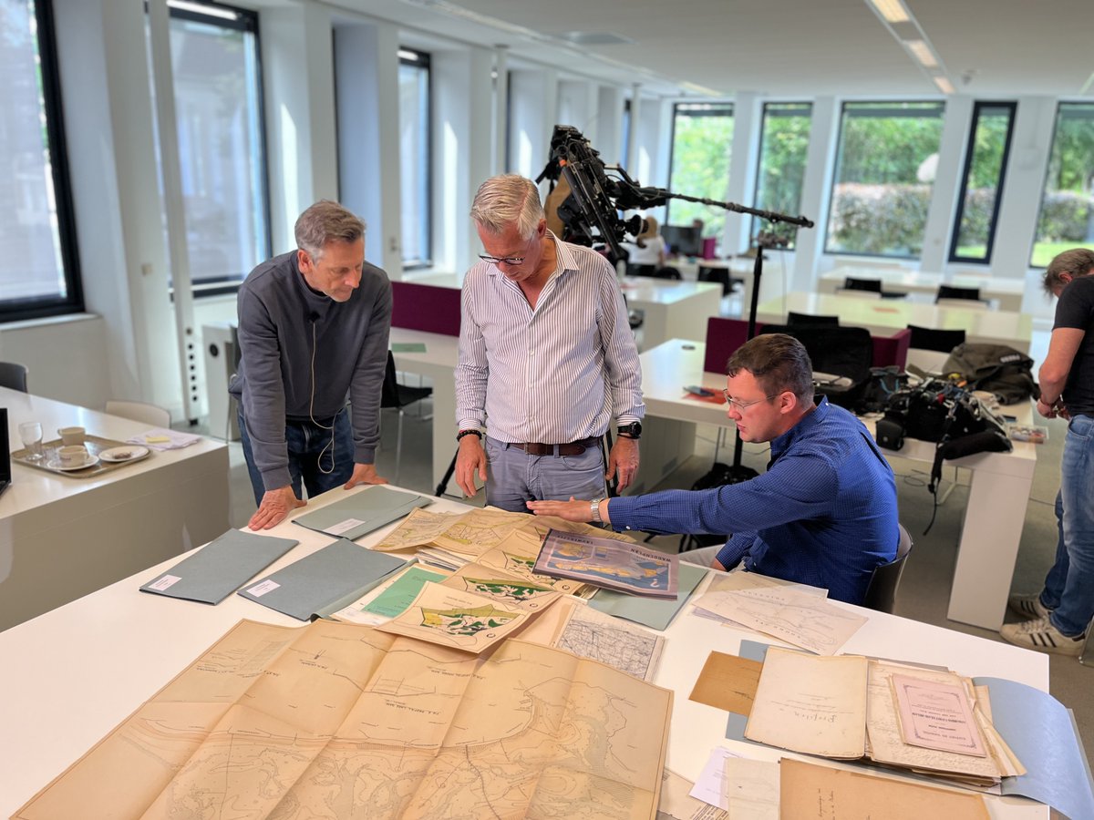 In het tv-programma <a href="/AndereTijden/">Andere Tijden</a> vertelde onze Amelander collega <a href="/JacobRoep/">Jacob Roep</a> over de bedreigingen waarmee het Waddengebied in de jaren 60 van de vorige eeuw te kampen had. Het unieke eco-gebied kreeg o.a. te maken met inpolderingsplannen.  👉 npo.nl/start/serie/an… #Wadden