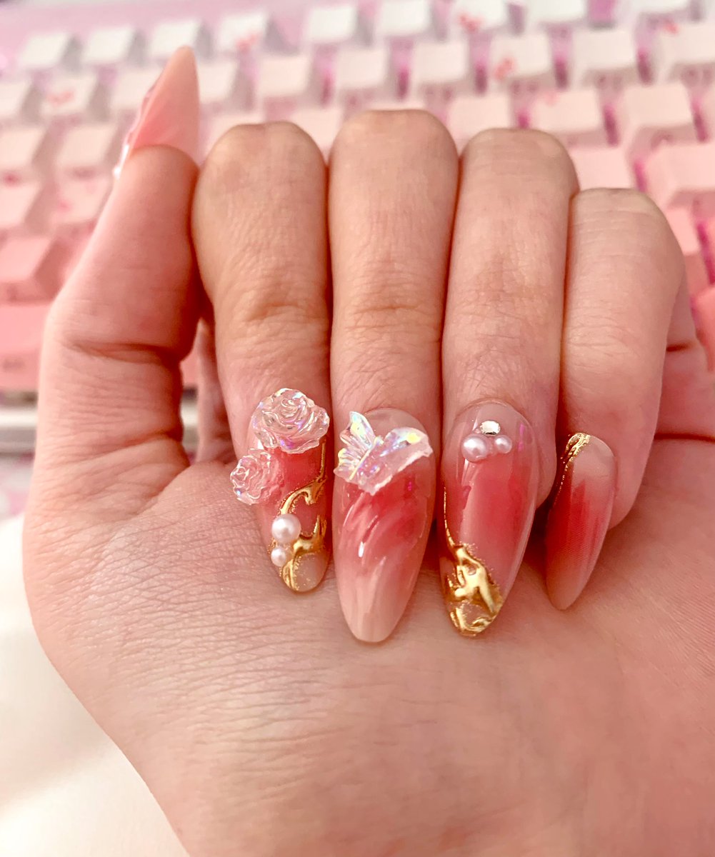 ChiyoCuppy's tweet image. My summer fit/IRL nails :-)🌸💕