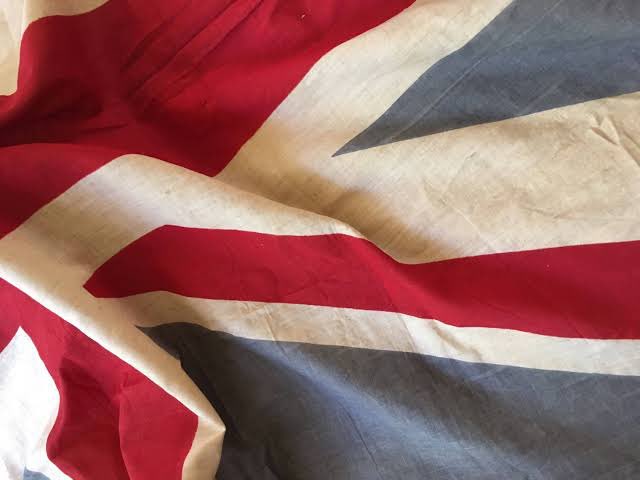 Ikonyat's tweet image. An Open Letter to Britain.
Thread:
I’m not British. I’ve never set foot in the UK. But sometimes, it’s those furthest away who see most clearly.
So here’s an open letter I write to you as a distant observer who respects your legacy and sees how far you’ve drifted from it..
1/