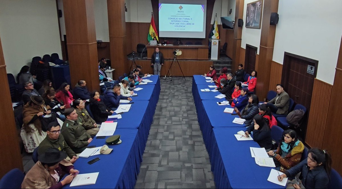 JusticiaBol's tweet photo. #JusticiaInforma ⚖️
El Viceministerio de Igualdad de Oportunidades desarrolla la 1ª Sesión del Consejo Sectorial e Intersectorial “Por una Vida Libre de Violencia”, articulando acciones para prevenir y erradicar la violencia.
#UnidosRumboAlBicentenario https://t.co/SjWVdPDx3r