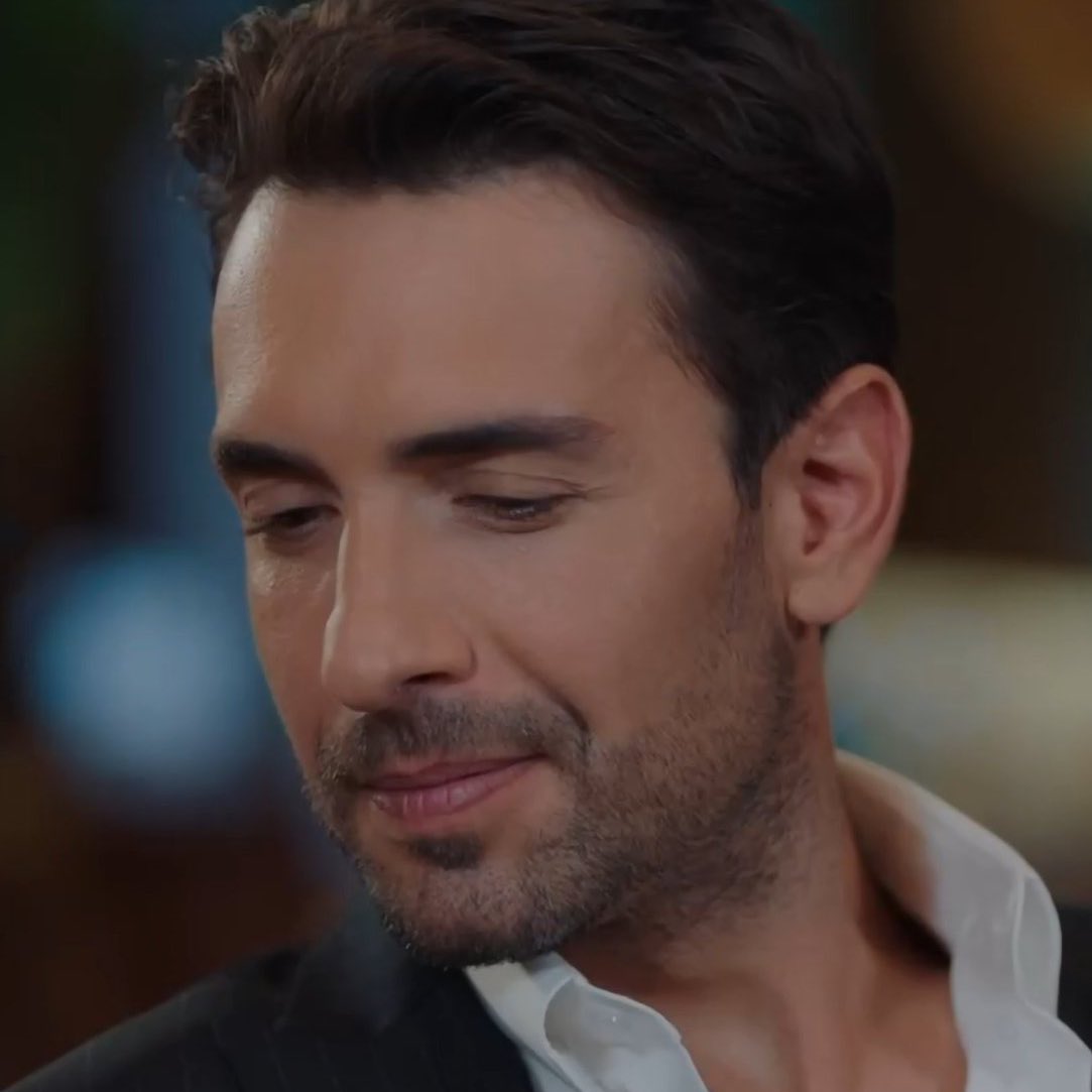 stuckindiziwrld's tweet photo. He imagined his whole future here and held her hand more tightly🥹🥹🥹🥹
 #UlaşTunaAstepe #DevrimÖzkan 
#CiftKisilikOda #Nilkaan https://t.co/20Nyz1rXFr