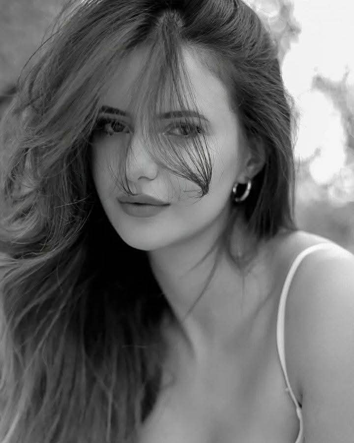 WalaaZaher7's tweet photo. اذكرني ، 1
اذكرني إذا عبثتَ بقديمِ رسائلِ هاتفك
   ذات يومِ ، و قرأتَ قلقي عند غيابكَ 
 ، و لمحت رسالة مني فيها : "هل انت بخير؟"
اذكرْني  إذا أغمضت عينيكَ على حزنِ يومًا
ورأيتني كَحلم ليل دافئ ..
و لم تلمحني أهفو بحبِ كعادتي إليكَ
 أسألك : أأنت بخير ..؟
#لولي https://t.co/DZUQGEDTqO