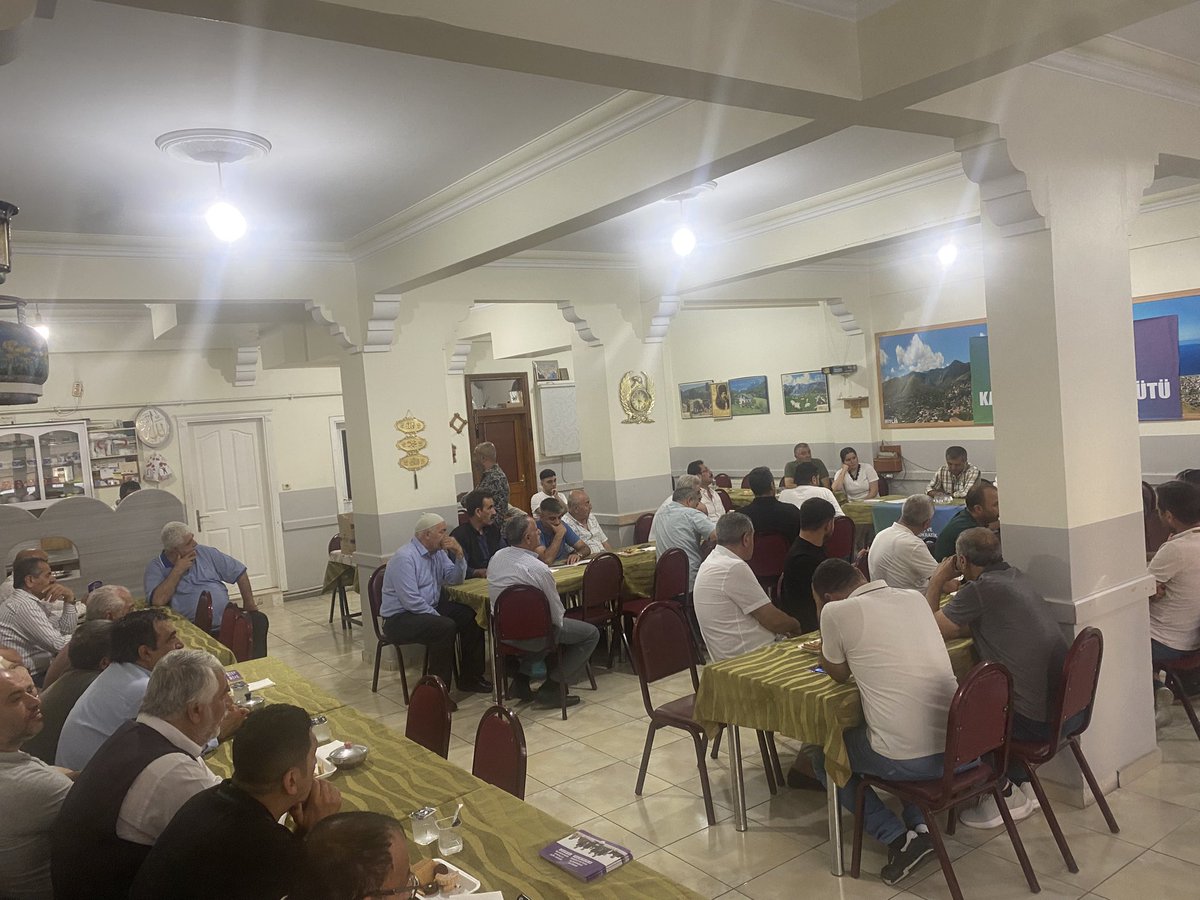 demkagithane's tweet photo. Kağıthane İlçe Örgütü olarak Bitlis Şetek Derneği’nde süreci ve gündemi paylaşmak için halkımızla bir araya gelerek halk toplantımızı gerçekleştirdik. https://t.co/gWzUrThXWq