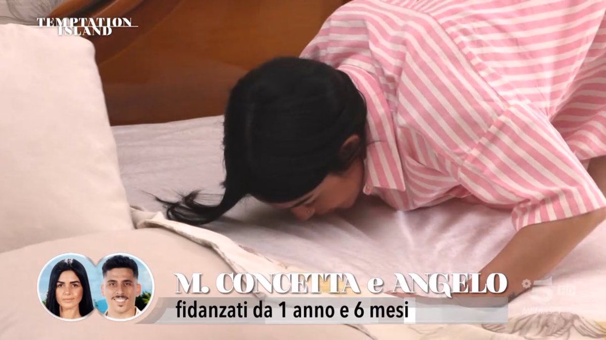 frabiziovalerio's tweet photo. dirò ai miei figli che queste sono le indagini dei RIS: #TemptationIsland https://t.co/CdHpc8JL6f
