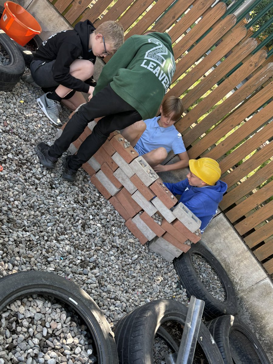thingwallprima1's tweet photo. ππY6 had fun today, visiting our FS2 classroom and sharing all their memories. Theyβve played in the sandpit, driven trains, built Lego worlds, worked in the construction area, dressed up as pirates, sold treasure in the shop and scooted! @OakTreesMAT #TPSExpressionππ https://t.co/7kA3M9rSzv