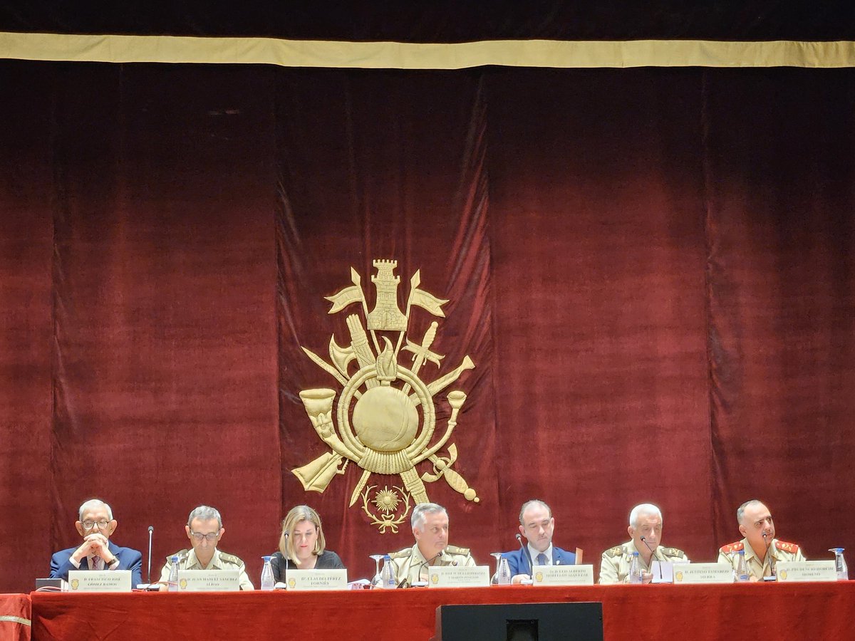 CUDZaragoza's tweet image. Esta tarde hemos celebrado en @CUDZaragoza #AGM_ET una graduación especial: la de la XI promoción del Grado en Ingeniería de Organización Industrial y la I promoción del Máster en Administración Económica y Logística en el ámbito de la Defensa. ¡Felicidades a nuestros egresados!