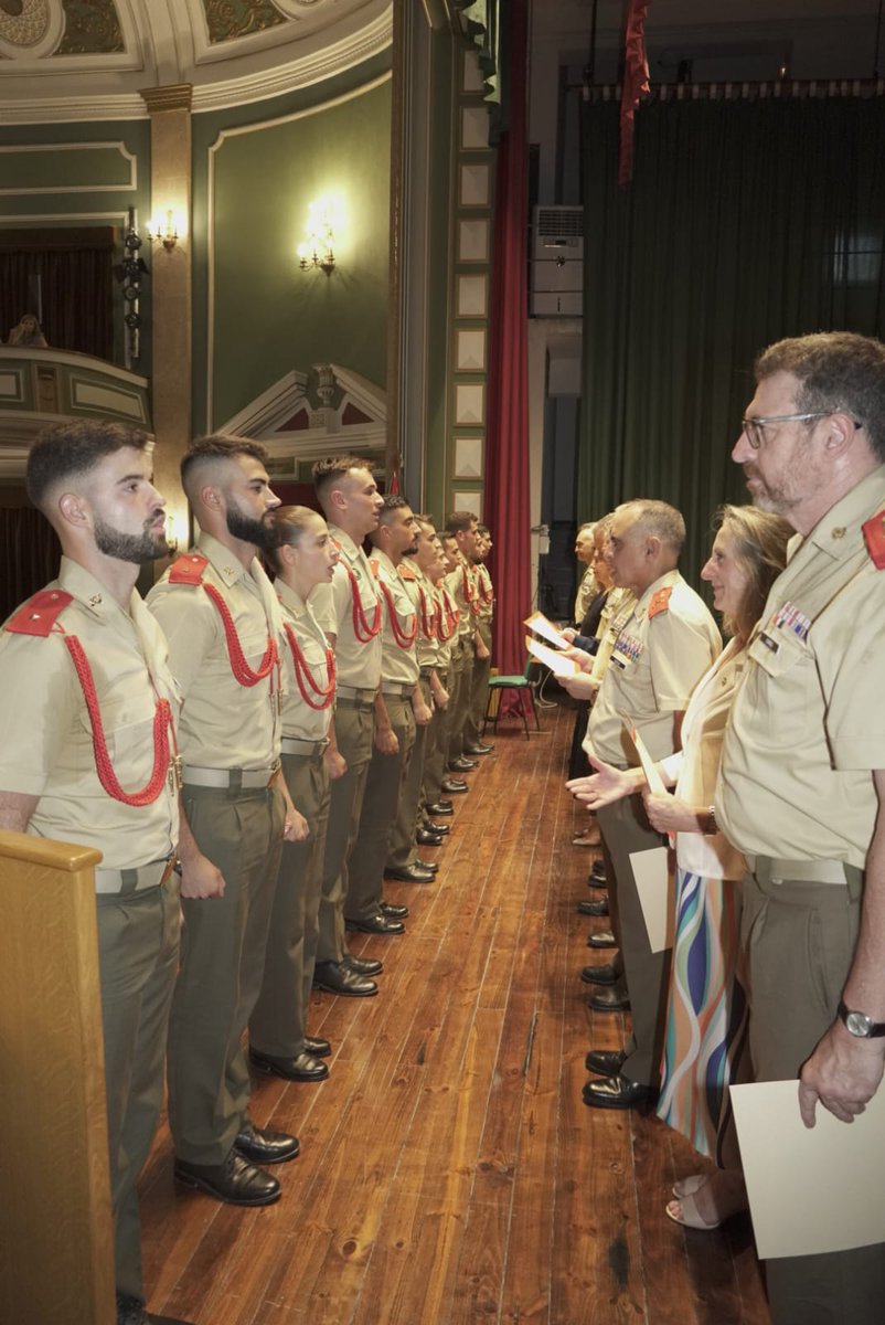 CUDZaragoza's tweet image. Esta tarde hemos celebrado en @CUDZaragoza #AGM_ET una graduación especial: la de la XI promoción del Grado en Ingeniería de Organización Industrial y la I promoción del Máster en Administración Económica y Logística en el ámbito de la Defensa. ¡Felicidades a nuestros egresados!