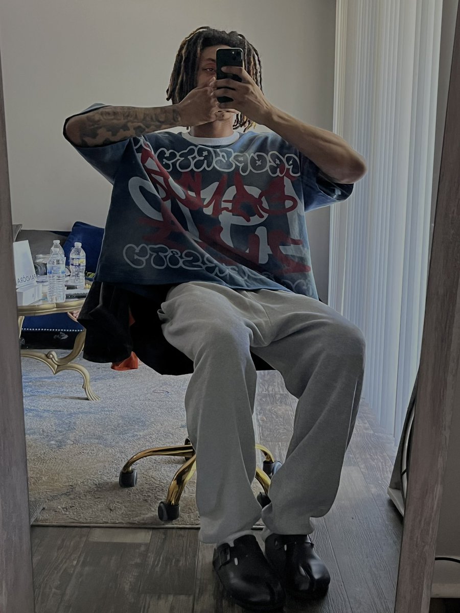 GOLDENBOYZAY_'s tweet photo. 3:51pm what time are you seeing this? https://t.co/mVVSDPS5y8