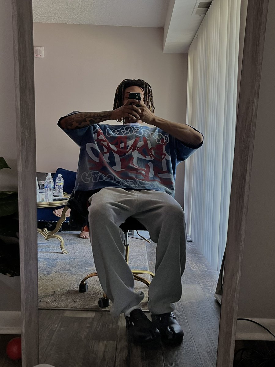 GOLDENBOYZAY_'s tweet photo. 3:51pm what time are you seeing this? https://t.co/mVVSDPS5y8