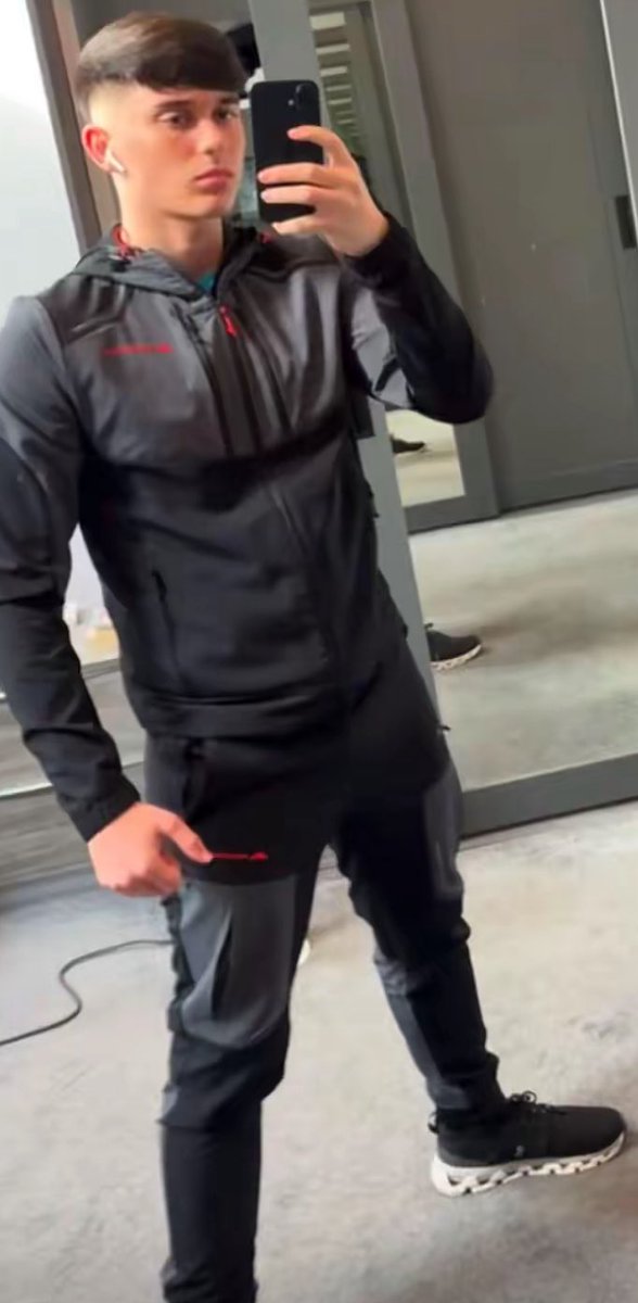 chavboy tweet media