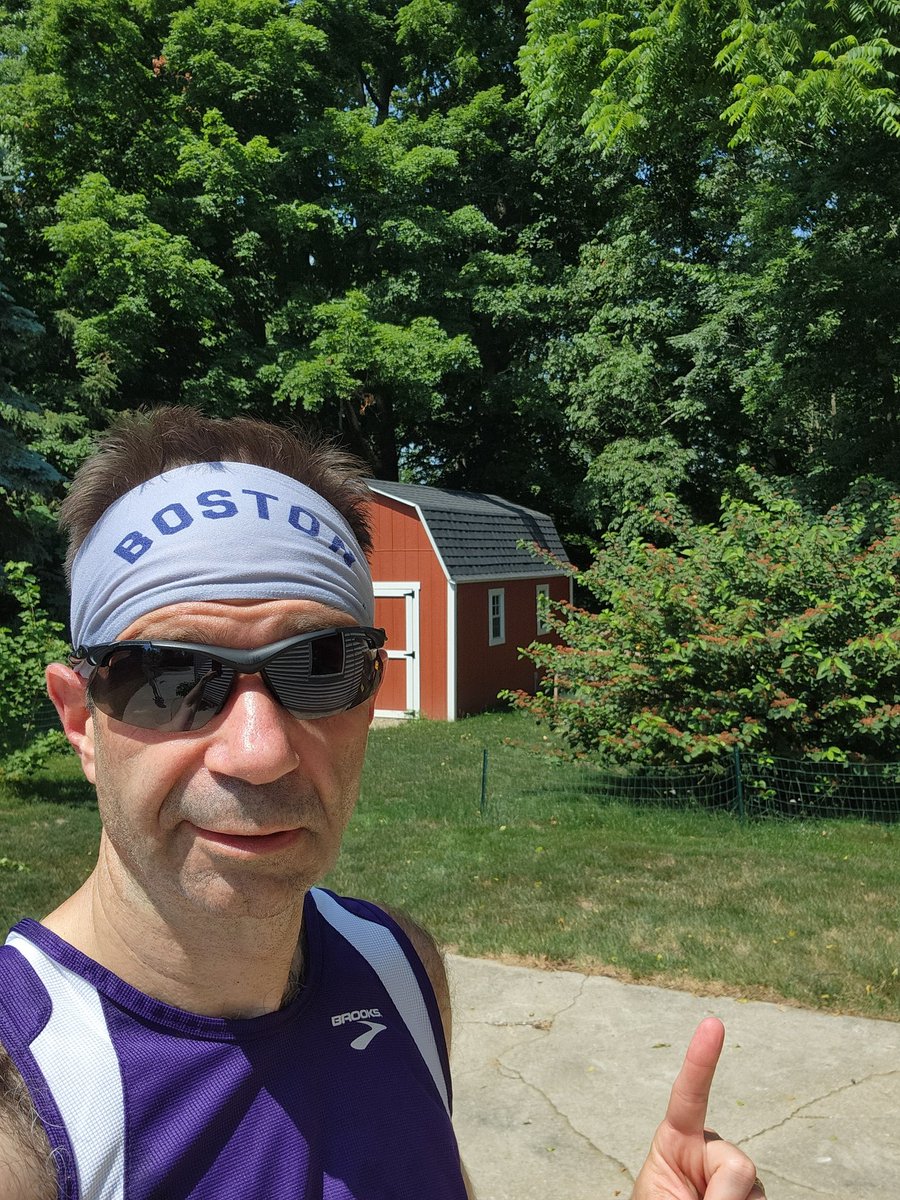 Pre-dinner #run. Getting #miles in whenever possible. We don't have to be perfect #FitLeaders, we just need to do our best.
#running #runner