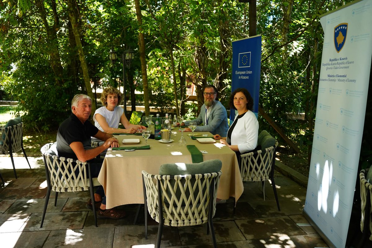 Artane_R's tweet image. 📍Ferizaj
"Swan Pool & Spa" & "Natural", beneficiaries of our ☀️ PV & thermal system grants, respectively, are a testament of successful innovative thriving 🇽🇰SMEs, increasingly greener & more efficient.
Part of @EconomyRks SME grant scheme funded by 🇽🇰@EUKosovo energy package.