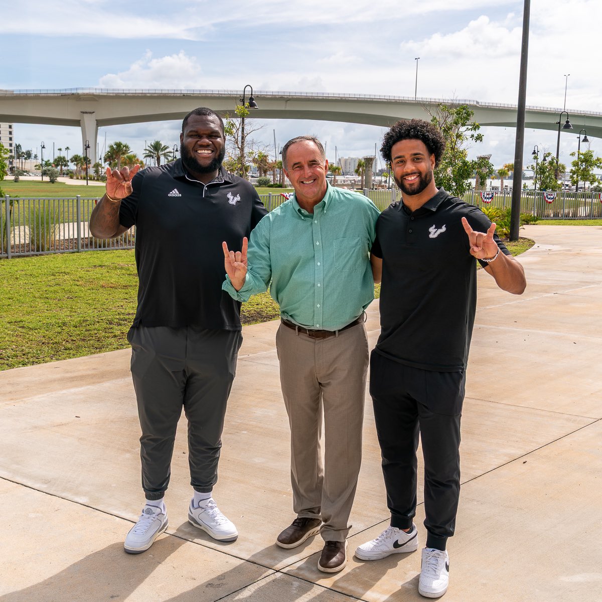 brucearector's tweet image. Awesome time visiting with @USFFootball OL Michael Lofton and WR Jaden Alexis. These two impressive young leaders are great representatives of the @USouthFlorida and a reminder of what an incredible asset USF is to Clearwater and all of Tampa Bay in many ways. #GoBulls #HornsUp