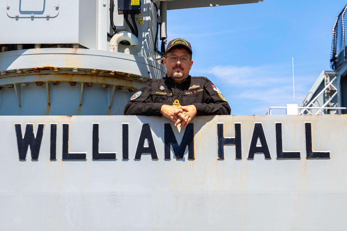 RoyalCanNavy's tweet image. 🚢 #HMCSWilliamHall is home!
After a successful deployment on #OpCARIBBE, the crew returns to Halifax having helped seize 1,500+ kg of illicit narcotics in the Caribbean Sea.
A proud moment for 🇨🇦 Canadian sailors & 🇺🇸 @USCG partners. #HelpLeadFight